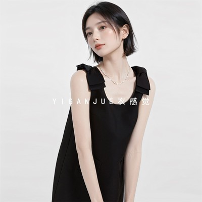 大蝴蝶结U领背心裙妥妥的时髦精