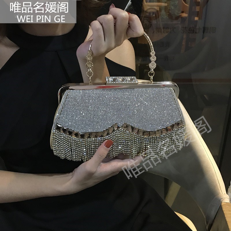 搭配晚礼服的小包包手拿包百搭2018新款时尚名媛手拿包晚宴手抓包在类目 女装/女士精品, 婚纱/旗袍/礼服, 礼服/晚装中 - 来自Buy2taobao.com提供专业的淘宝代购服务