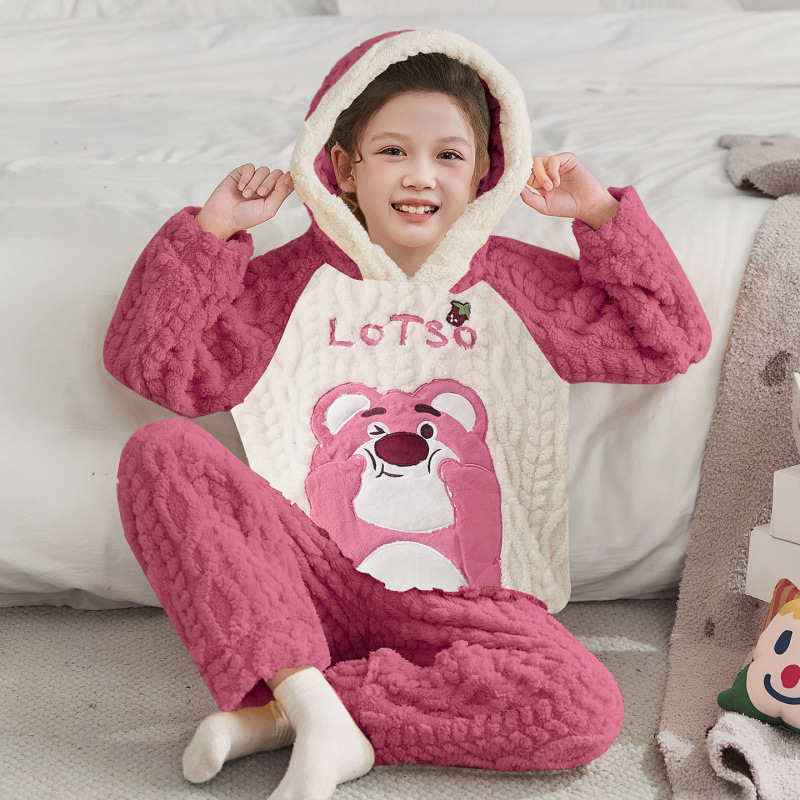 儿童睡衣冬款卡通草莓熊女童加厚法兰绒珊瑚绒套装新款家居服连帽