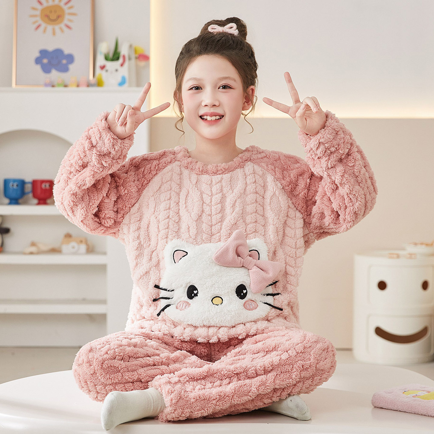 儿童睡衣法兰绒冬款凯蒂猫女孩KT猫珊瑚绒加厚2026新款女大童胖童