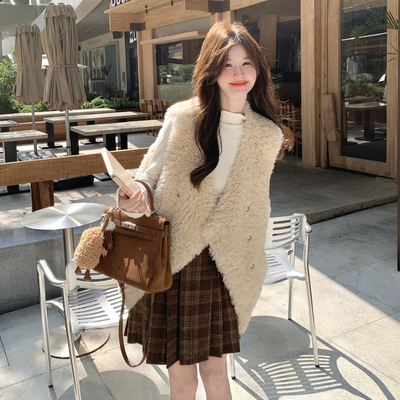 罗芬 故事面料女装官方实拍秋冬新款现货百搭温柔精致羊羔毛马甲#