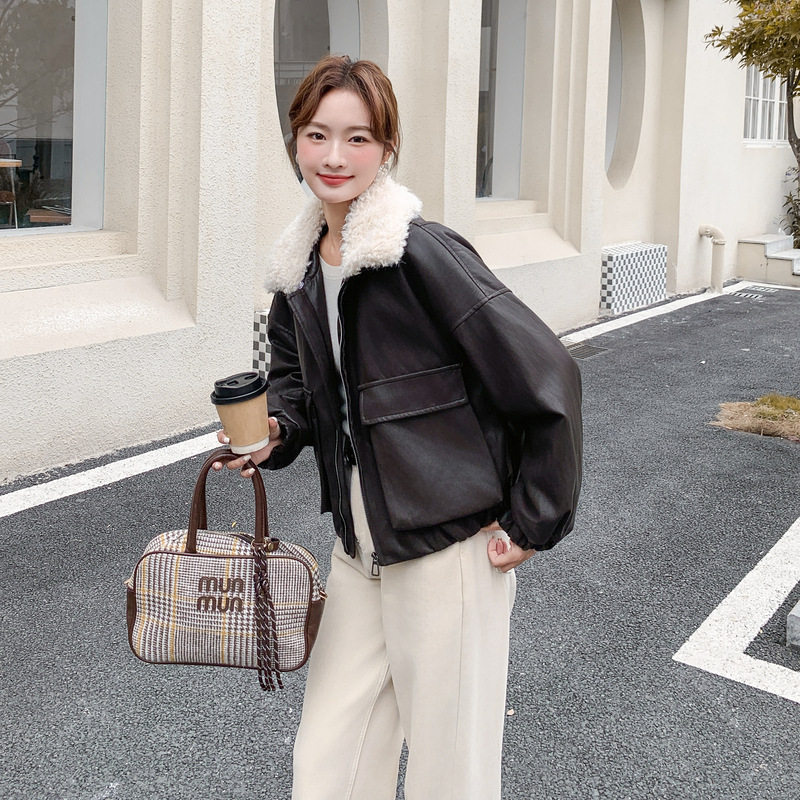 罗芬 故事面料女装官方实拍时髦羊羔毛翻领皮衣外套2025新款韩版,女装/女士精品,羽绒服,淘宝优惠券,粉丝福利购,淘宝优惠卷