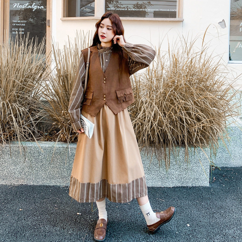 罗芬 故事面料女装官方实拍2025新款民族风流苏麂皮绒马甲休闲条,女装/女士精品,时尚套装,淘宝优惠券,粉丝福利购,淘宝优惠卷