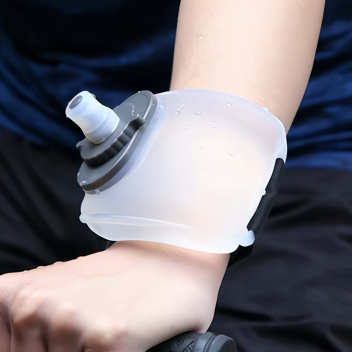 手腕运动水壶折叠硅胶水杯防漏食品级耐高温便携式马拉松随身补水