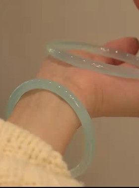 20262022年新款柔蓝一水手镯 海蓝宝色天然玉髓 圆条手镯美人条手