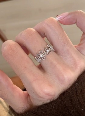 2026拉丝蕾丝花瓣锆石花朵戒指女小众设计百搭食指戒轻奢高级精致