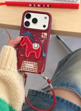 高级感ins风红色绒布刺绣小马手拎绳适用iPhone17promax手机壳苹果15pro新款14卡通13保护壳16保护套手机挂绳