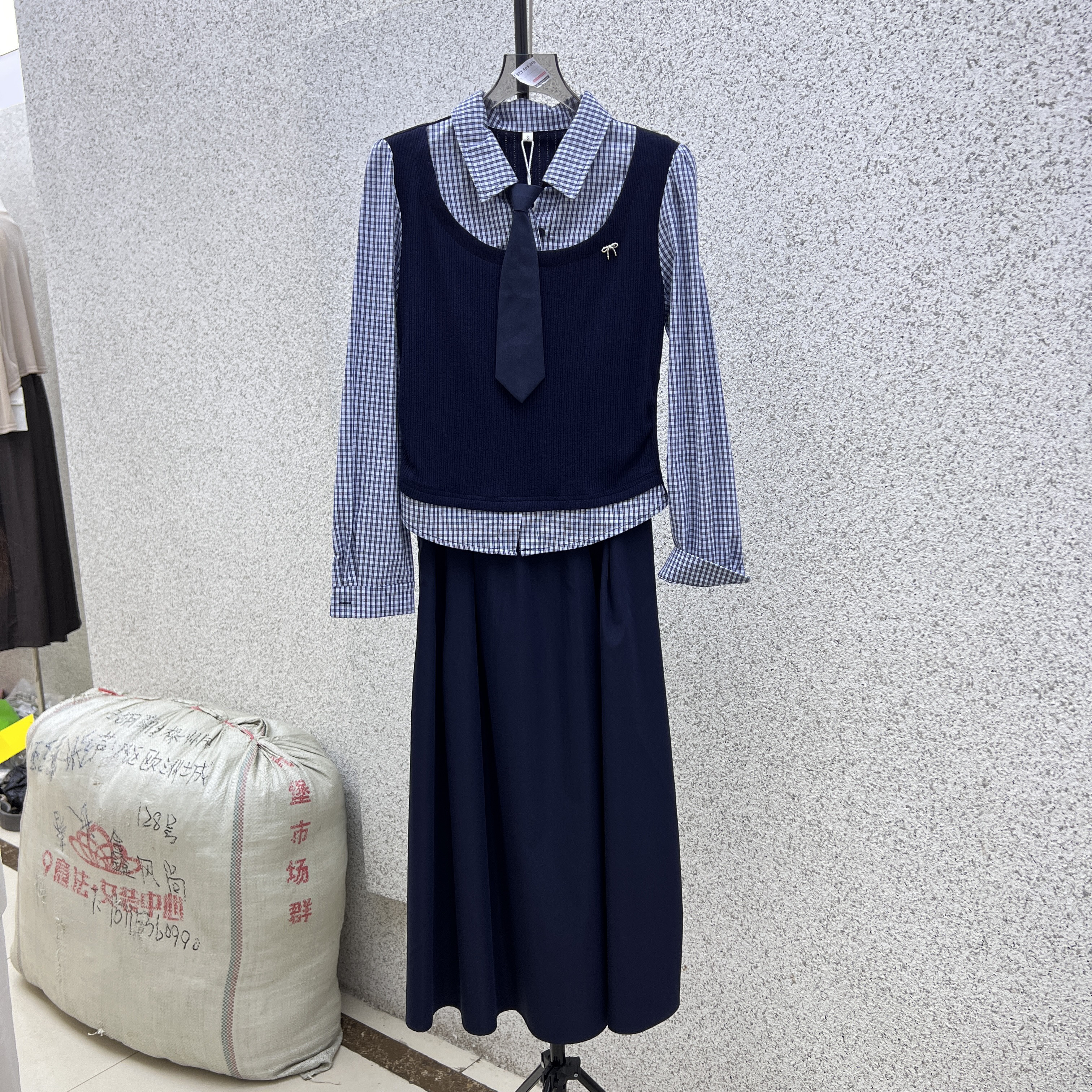 文艺复古套装女秋季韩系短款针织吊带马甲叠穿格子领巾衬衫两件套