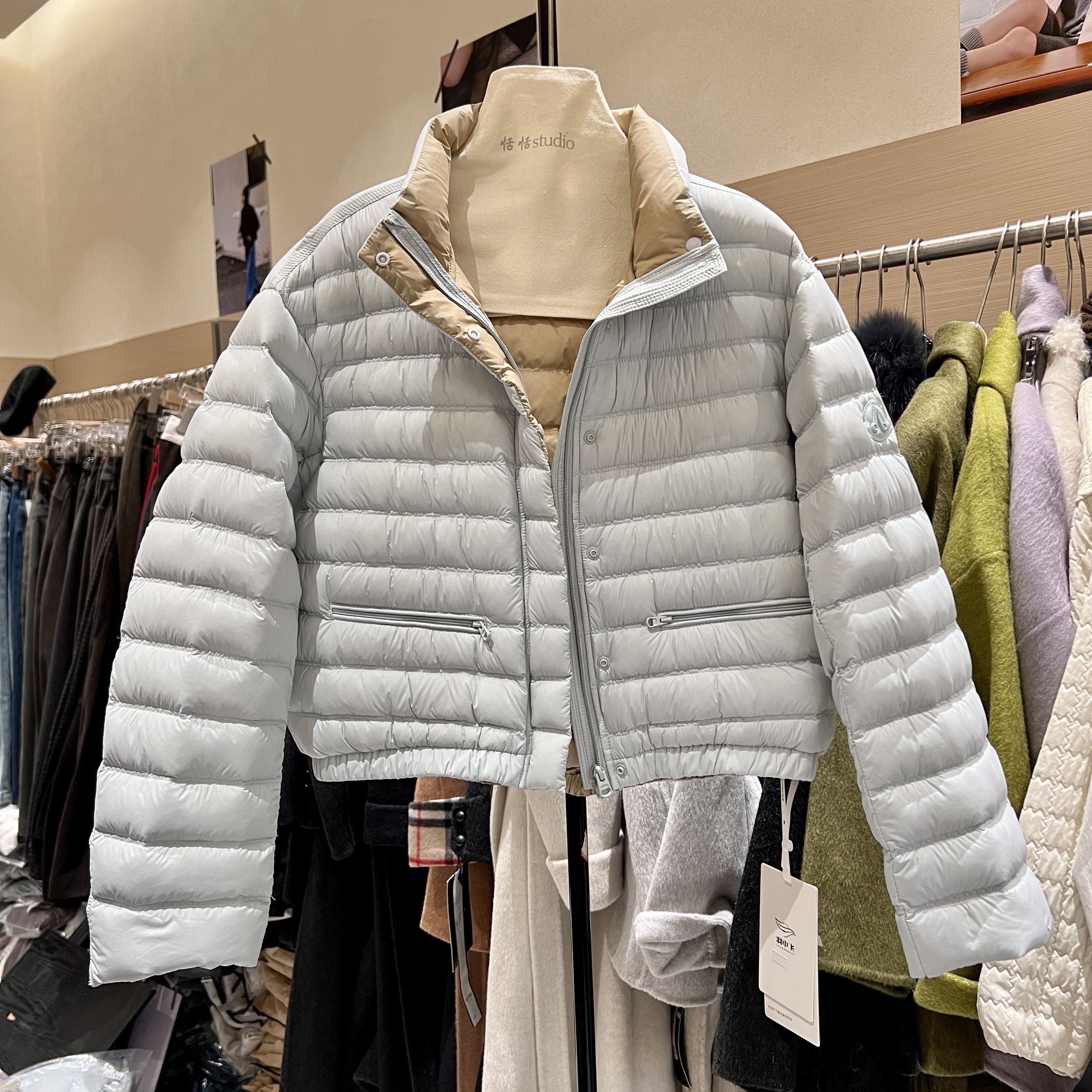欧货90白鸭绒排骨羽绒服女2026冬袖剪刀立领拉链轻盈保暖鸭绒外套