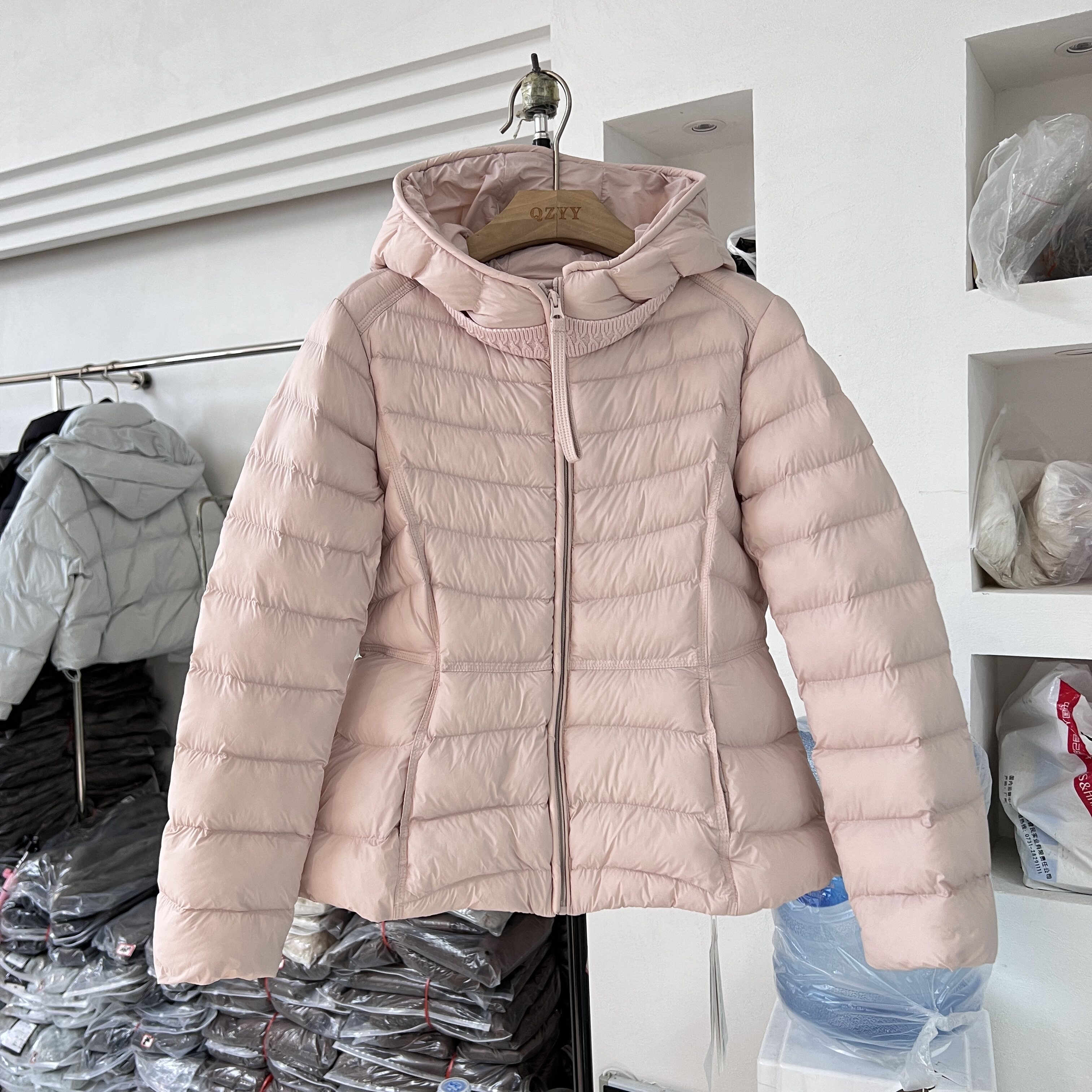 糖果色轻薄修身连帽棉服女短款2026冬季新款显瘦保暖小个子外套潮