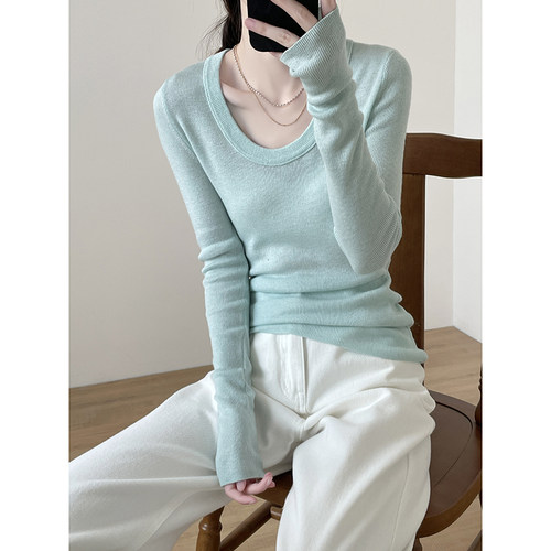 浅粉蓝u领柔软舒适打底衫