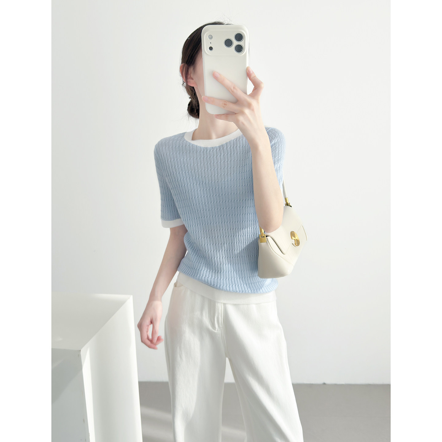 独特漂亮薄款针织衫女款2026新款撞色圆领短袖T恤显瘦气质上衣夏