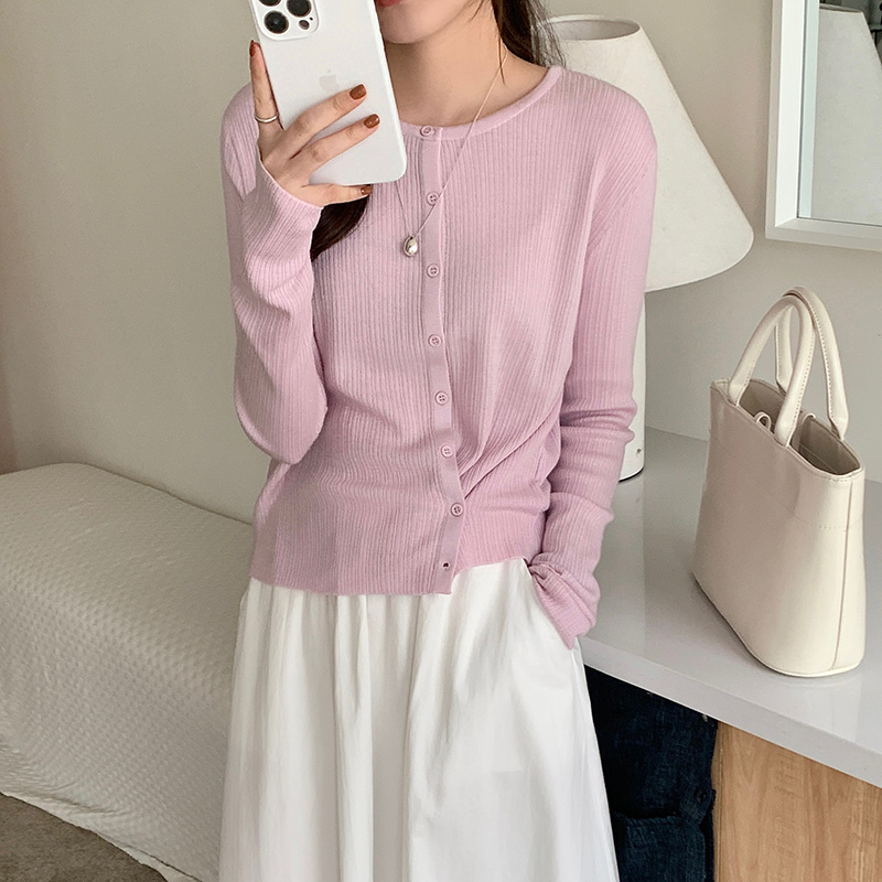 淡紫色圆领斜扣针织开衫