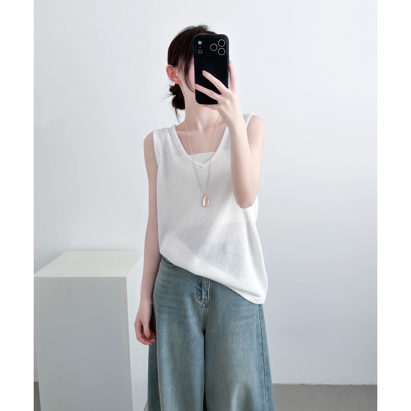 白色V领凉感针织吊带背心女夏外穿轻薄透气肌理高级感无袖上衣,女装/女士精品,背心吊带,淘宝优惠券,粉丝福利购,淘宝优惠卷