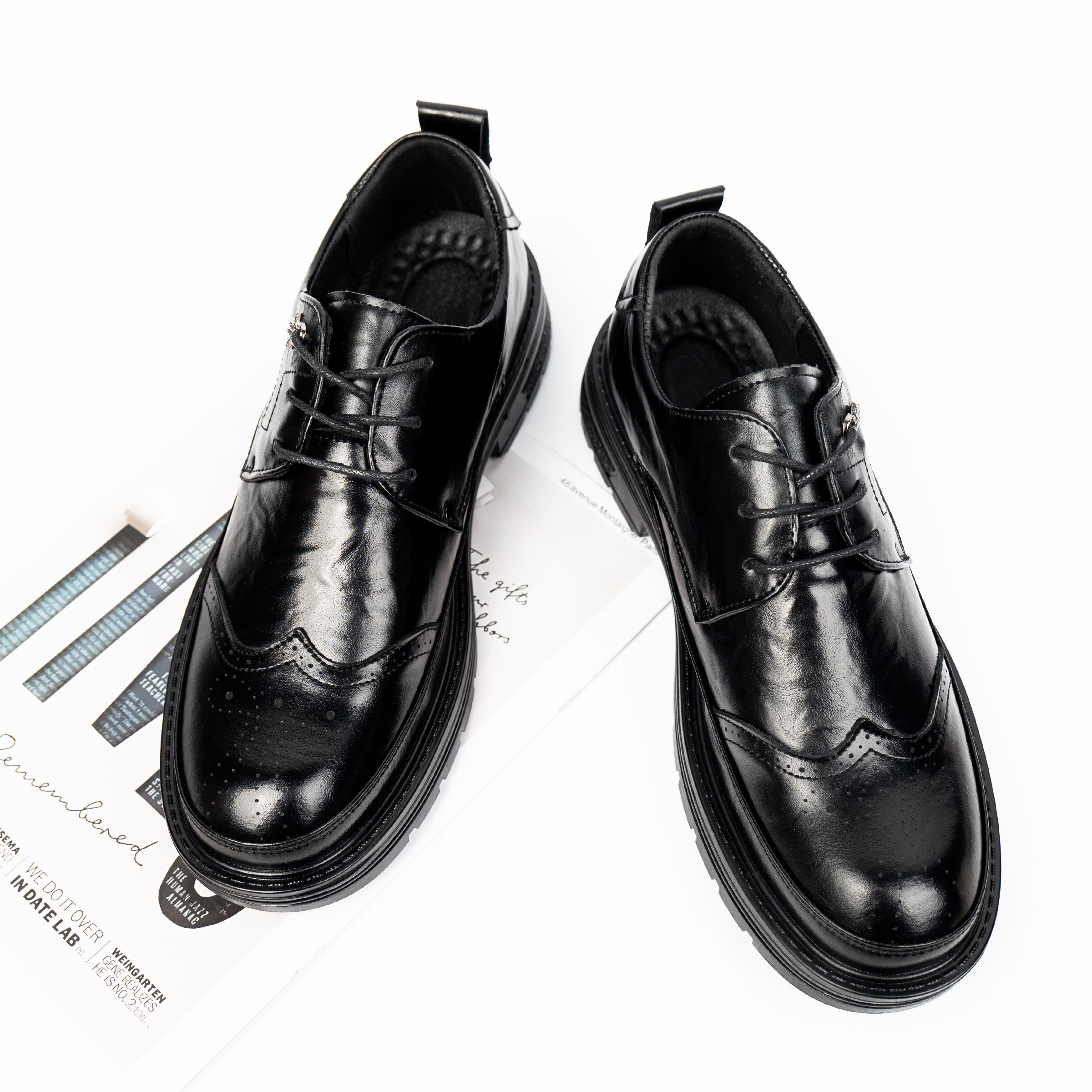 皮鞋男款2026新款冬季保暖商务休闲正装年轻人英伦软底软皮休闲鞋