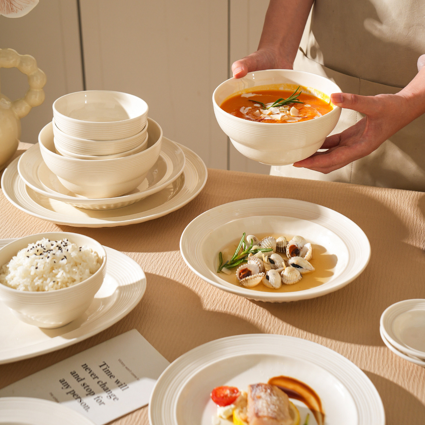 舍里奶油风碗碟套装家用高级感陶瓷碗盘组合简约米饭碗西餐盘汤碗