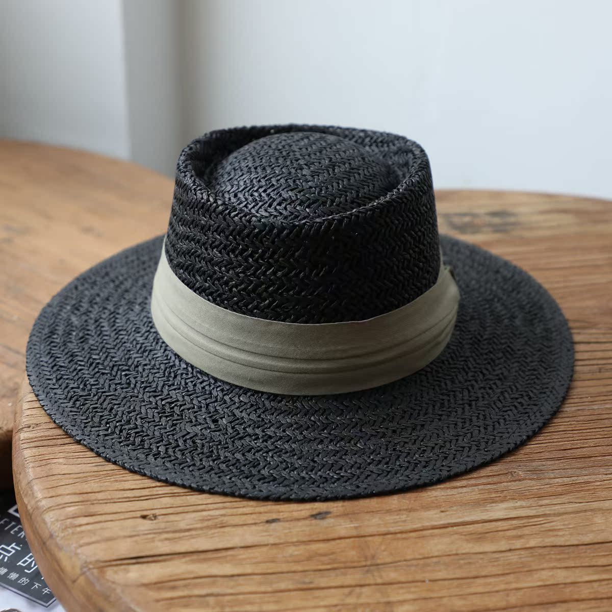 2025夏新款法式硬顶草帽女海边平顶帽休闲度假沙滩帽黑色平沿礼帽