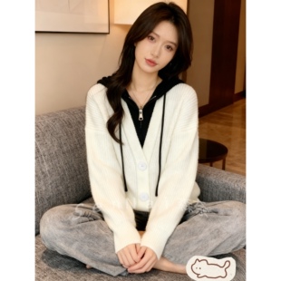 白色假两件连帽毛衣外套女春秋大码胖mm宽松显瘦短款针织开衫上衣