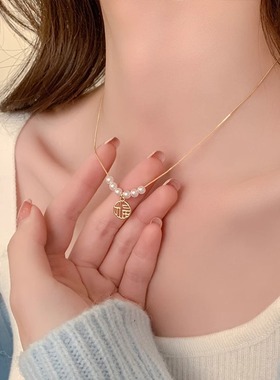 珍珠福牌装饰项链女款小众设计感高级闺蜜气质复古吊坠颈链锁骨链