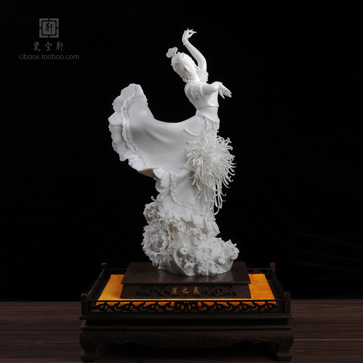 雀之灵德化白瓷现代孔雀舞蹈元素少女人物花卉雕塑工艺摆件苏志强