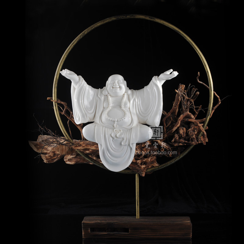 招财弥勒佛笑口常开德化白瓷笑佛搭木头底座家居办公桌面工艺摆件