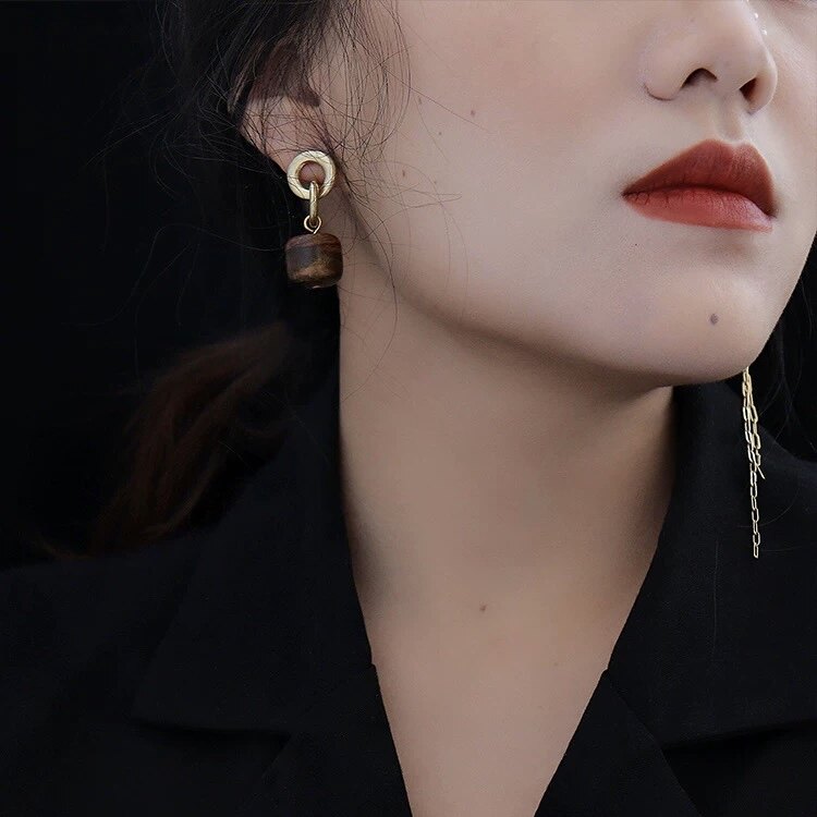 PEMISS金色复古气质檀木百搭耳饰