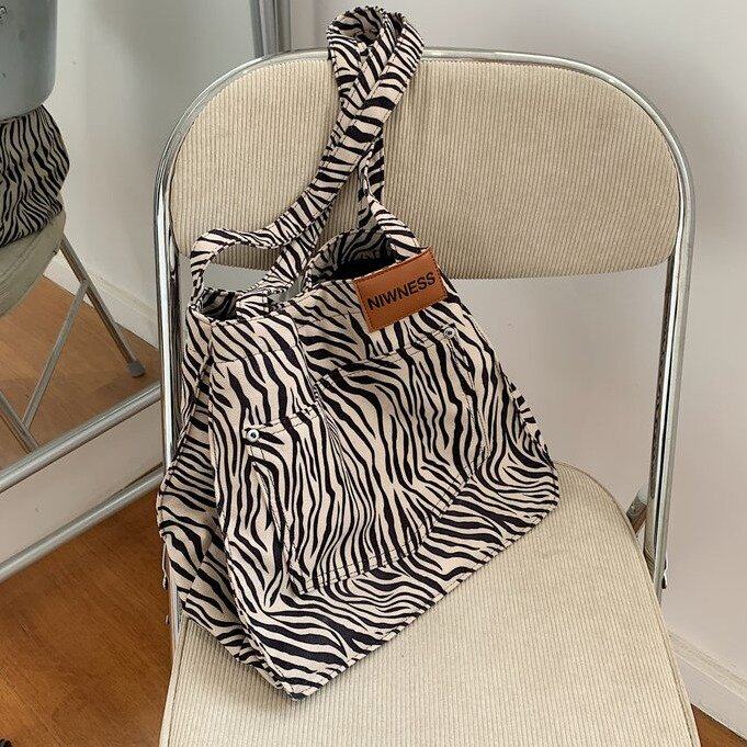 斑马纹帆布托特包2025新款慵懒风豹纹大包女外出妈咪包气质通勤包