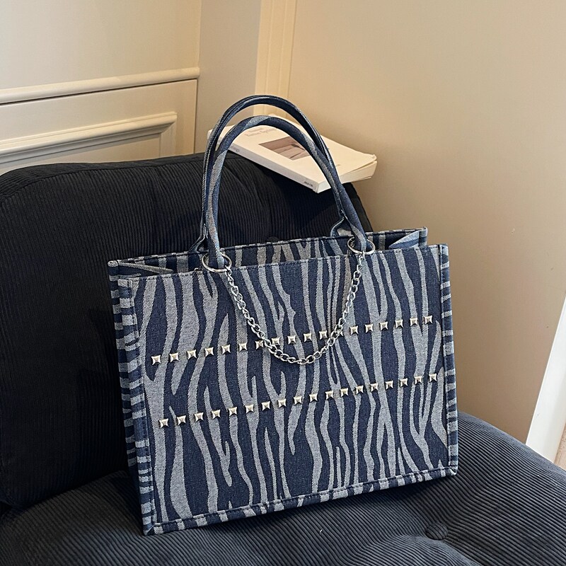 条纹铆钉链条手提公文包2026新款气质通勤牛仔布托特包洋气大包女