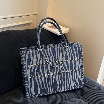 条纹铆钉链条手提公文包牛仔托特