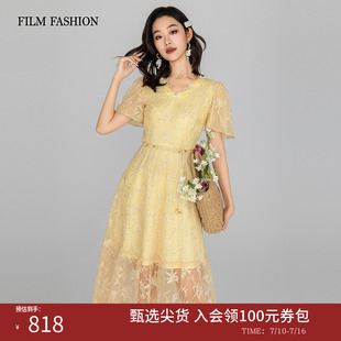 一电影一时装夏季新款短袖连衣裙中长款V领收腰网纱花卉刺绣女士