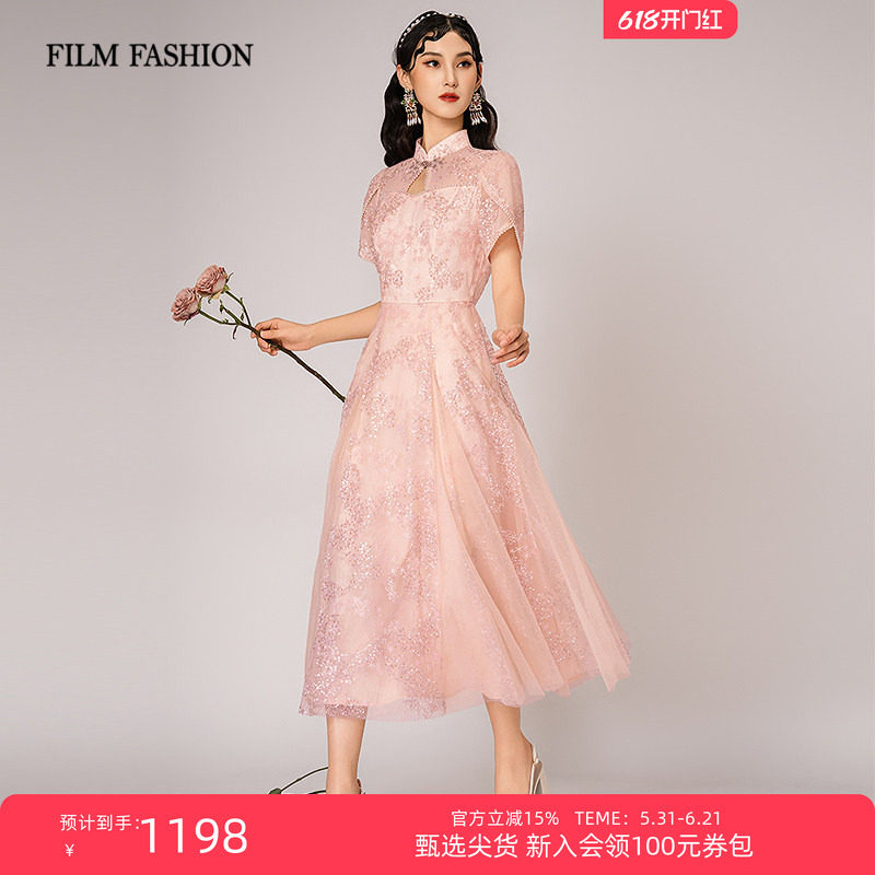 一电影一时装夏季新款新中式改良旗袍领重工气质感绣花连衣裙女