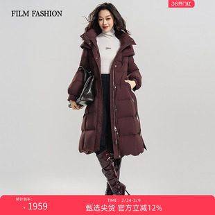 一电影一时装冬季新款中长款修身羽绒服鹅绒女士保暖红色带帽口袋