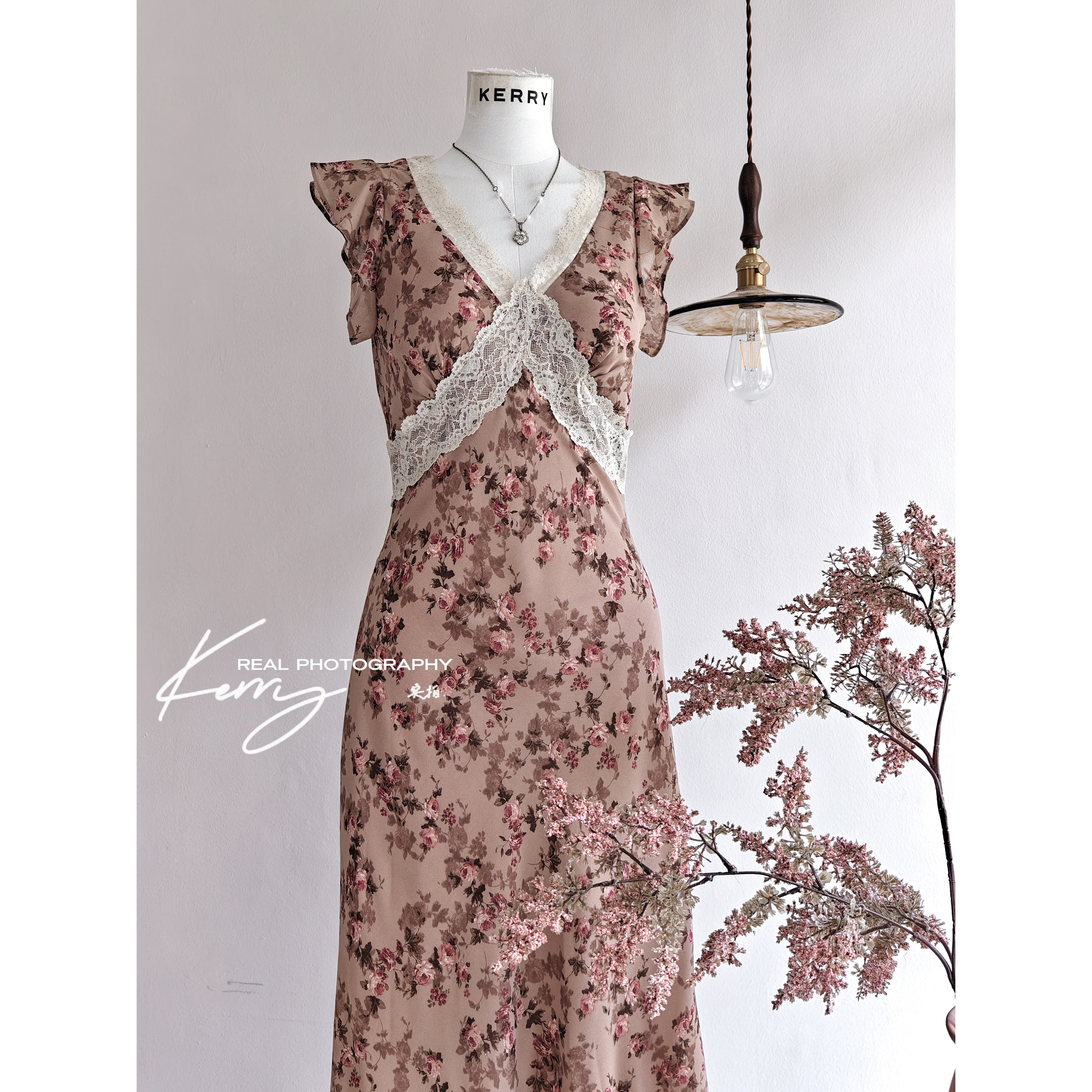 咖啡香草 南法假日法式复古碎花连衣裙女夏季新款收腰显瘦长裙子