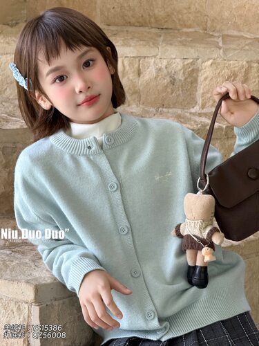 A牛哆哆15386蓝26秋2070童装女大童蝴蝶结字母开衫羊绒毛衣外套