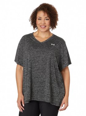 Under Armour Plus Size Tech 短袖 V 领扭纹 黑色/白色