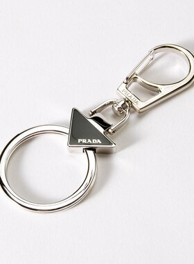日本直邮PRADA ACCIAIO+SMALTO 钥匙圈/NERO 2PS050-66A