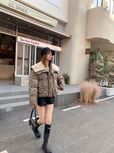 豹纹羽绒服女短款2024年新款羊羔毛大翻领时尚小众个性冬季加厚潮