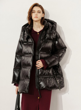 uti尤缇2024冬季新款光泽感收腰黑色羽绒服女连帽外套UJ440622090
