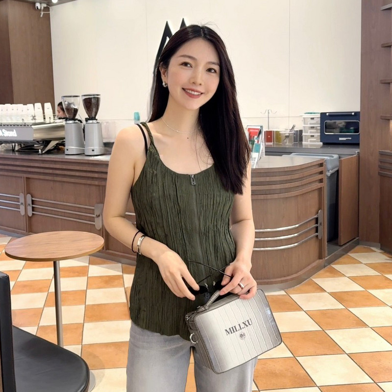 uti尤缇2025夏季新款 军绿色褶皱醋纤吊带女亲肤背心UK222117543