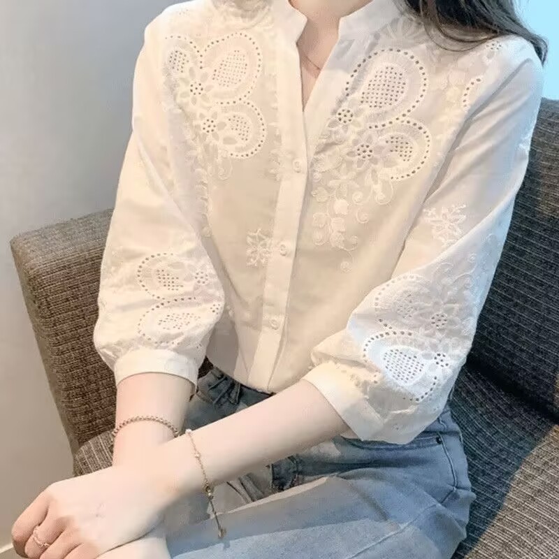 纯色衬衫女2025夏季绣花镂空七分袖V领纯棉衬衣洋气减龄通勤小衫