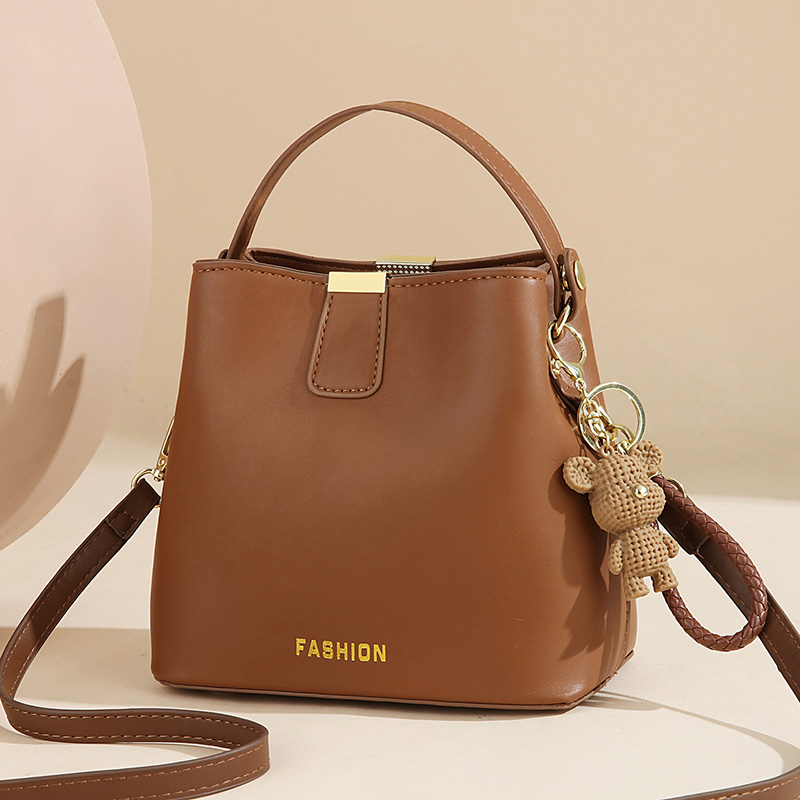 新款单肩包女时尚百搭大容量通勤