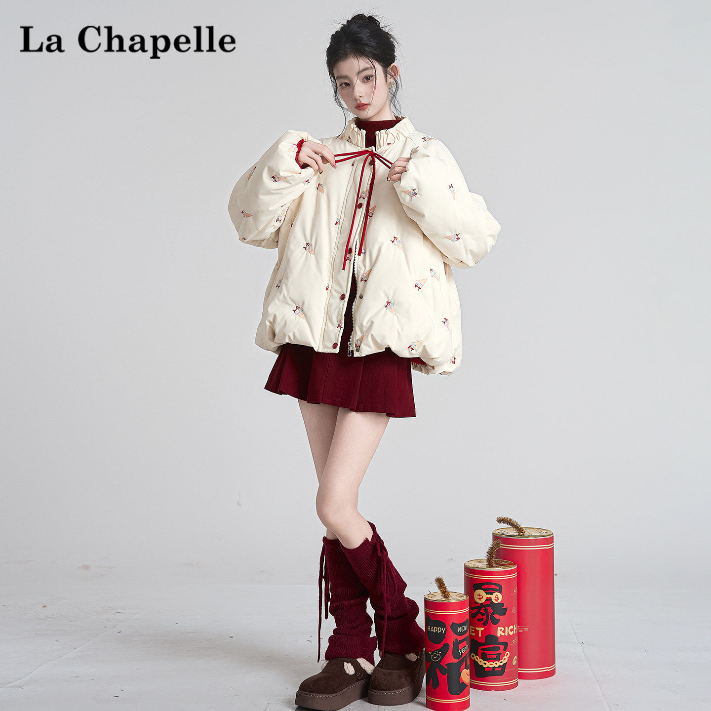 拉夏贝尔2025冬耶诞穿搭花边领绣花保暖棉服女蝴蝶结系带棉衣外套