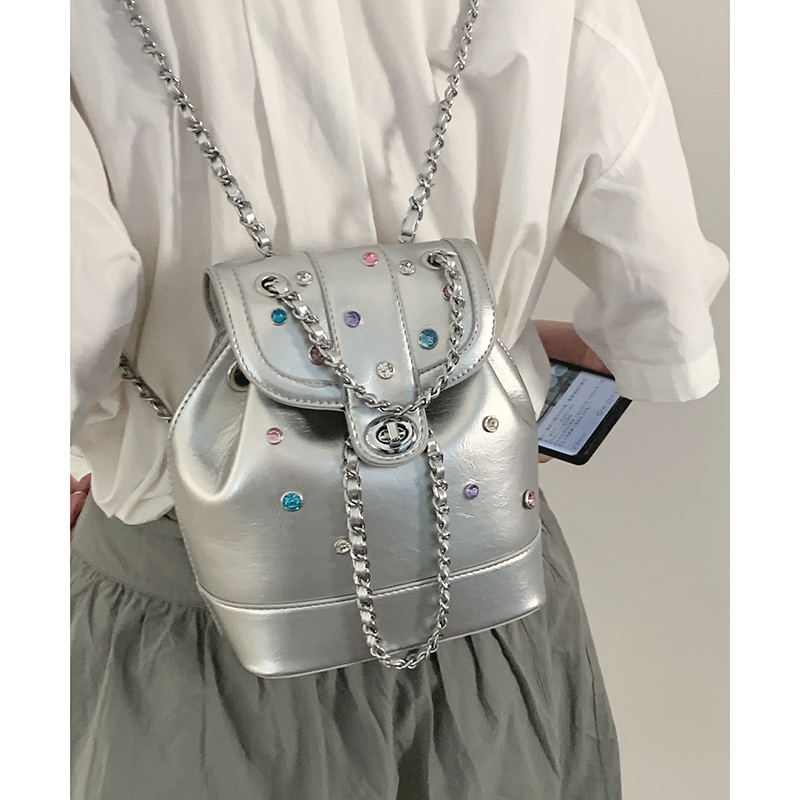 银色钻石双肩包包女夏2023新款潮时尚学生背包小香风链条水桶包