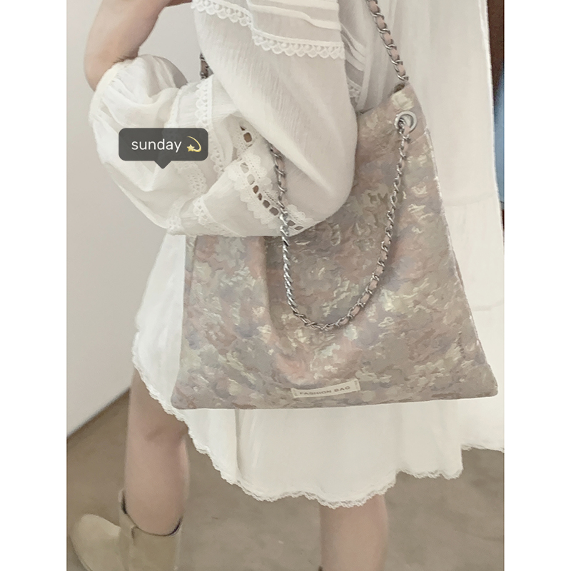 时尚小众大容量单肩包