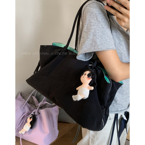 网红轻量化尼龙布包包女2026新款潮韩国三明治包多层大容量托特包