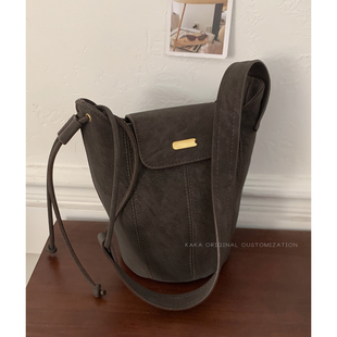 废土风斜挎包包女冬季2025新款潮超复古水桶包高级感单肩南瓜包