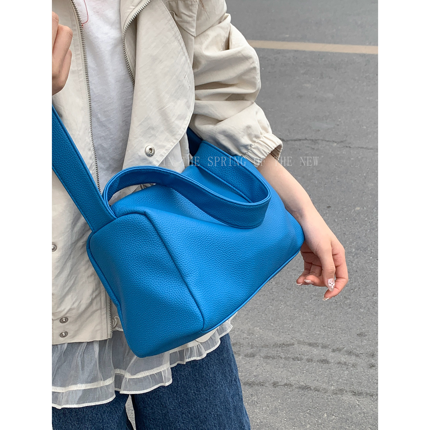 韩国蓝色腋下包包女2026新款潮时尚小众枕头包高级感单肩斜挎包