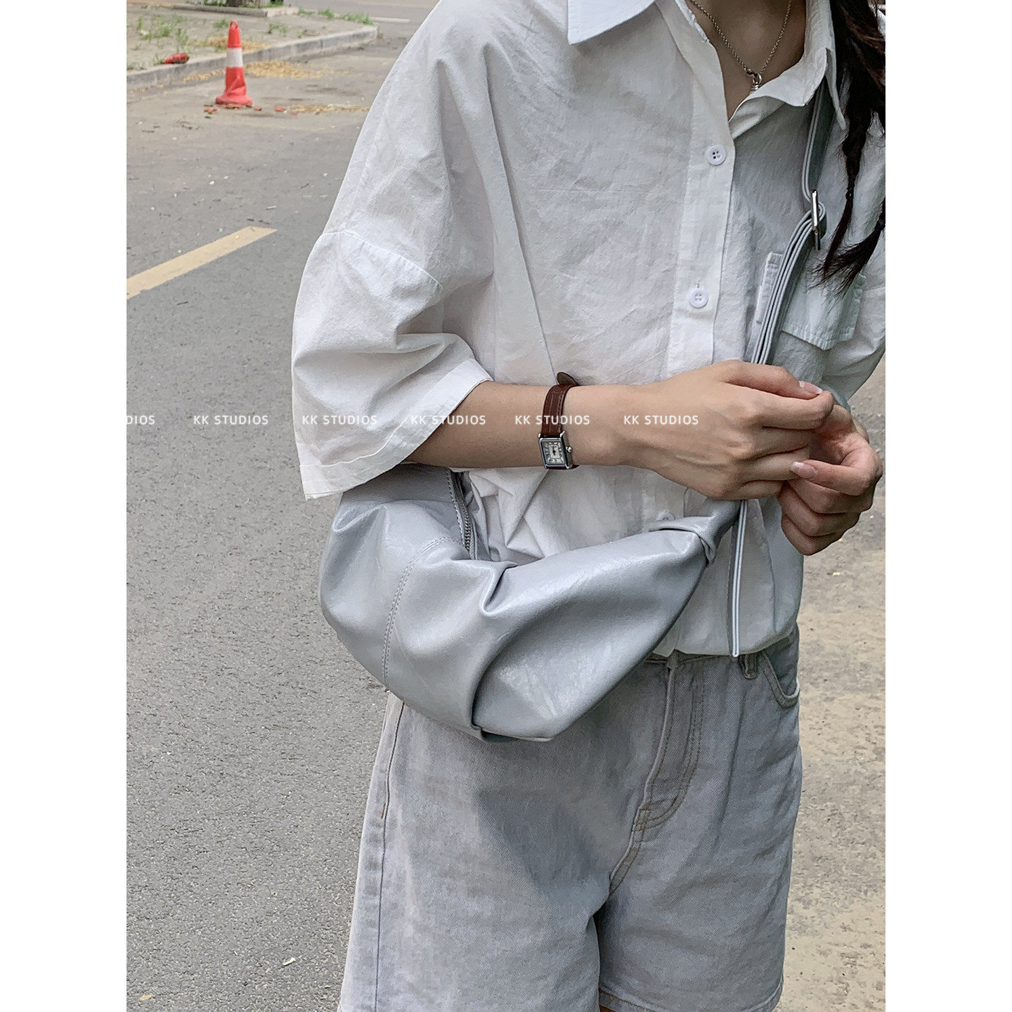 咔咔家韩国褶皱牛角包马鞍包图片