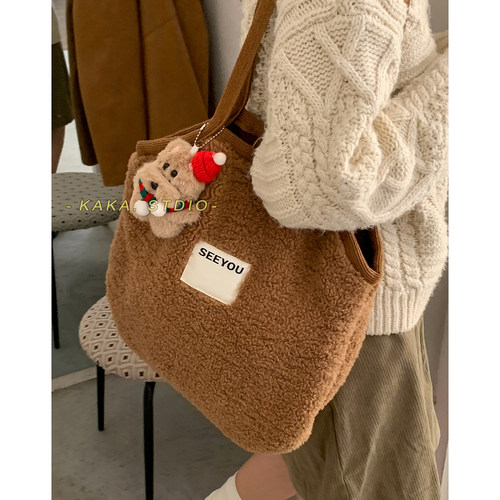 卡乐儿学院风大容量羊羔毛托特包