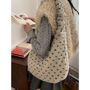 费尔岛风羊羔毛包包女2025新款潮时尚学院风托特包大容量毛绒包